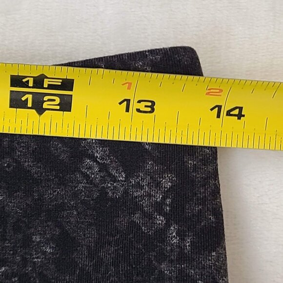 Tuff Athletics Snake Print Leggings Womens Size M Black Gray w/ Side Pockets - Picture 6 of 12